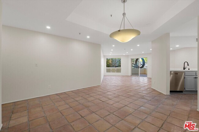 Building Photo - 235 Main St