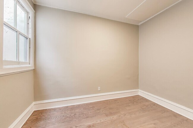 Building Photo - 1429 W. Grand(AKA 1117 Hoyne)