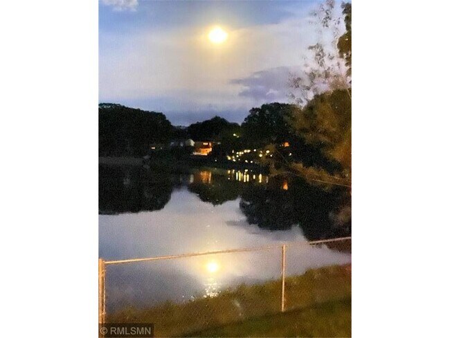 Building Photo - 1952 Oak Knoll Dr