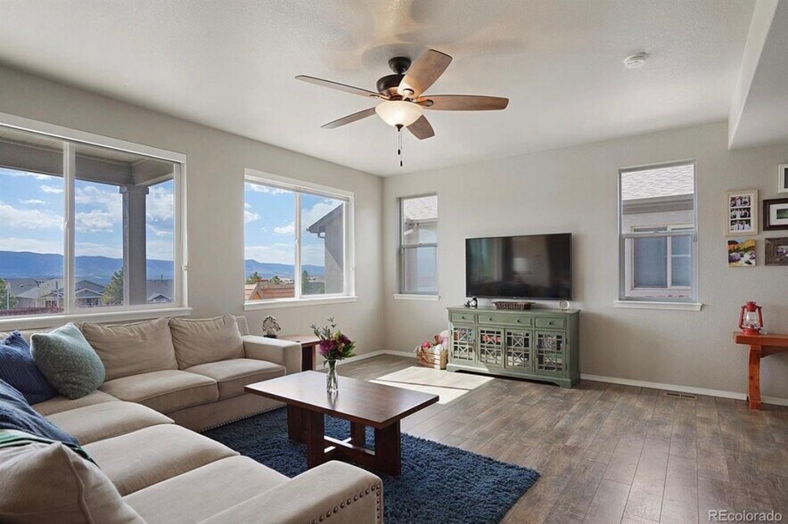 Building Photo - 11020 Echo Canyon Dr