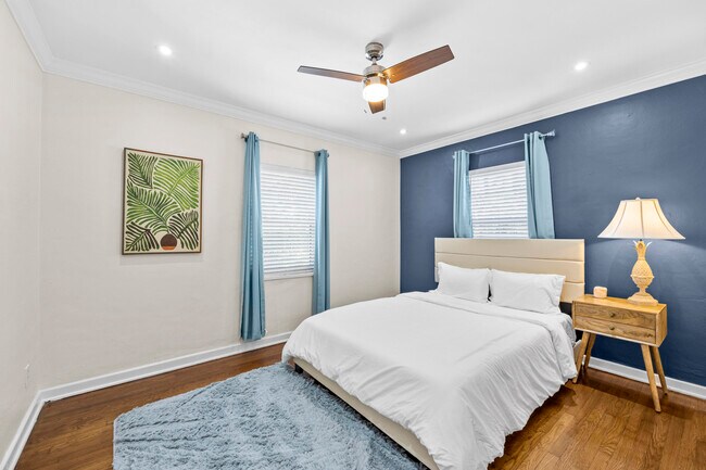 Building Photo - 3201 Poinsettia Ave