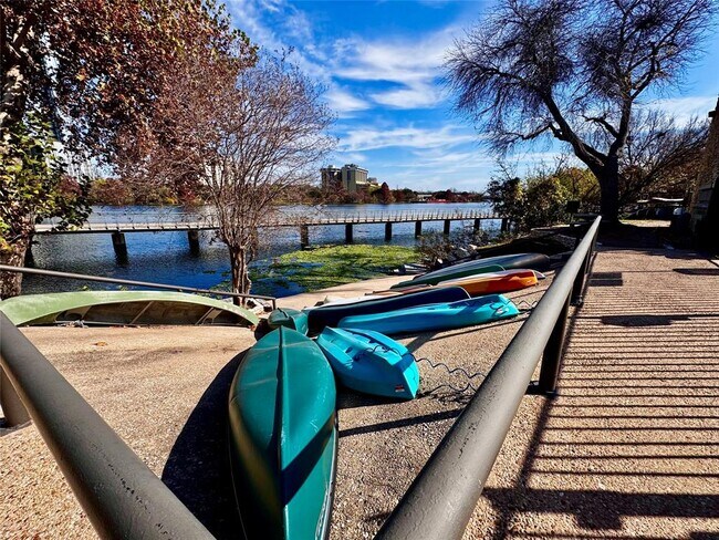 Building Photo - 500 E Riverside Dr