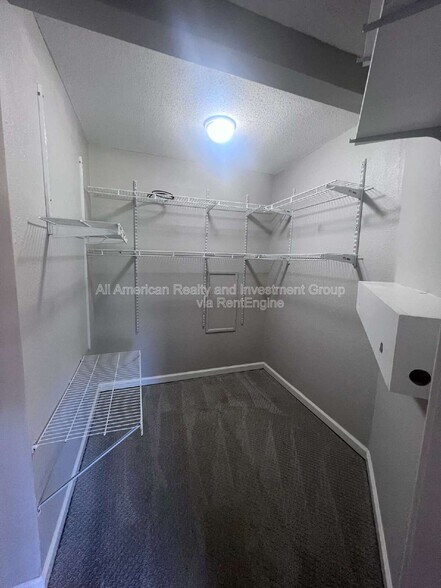 Building Photo - 2220 Kerra Ln