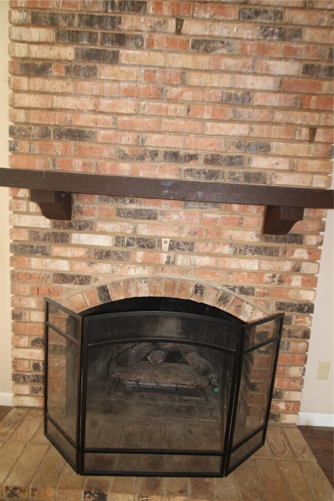 Building Photo - 736 Henry Ave