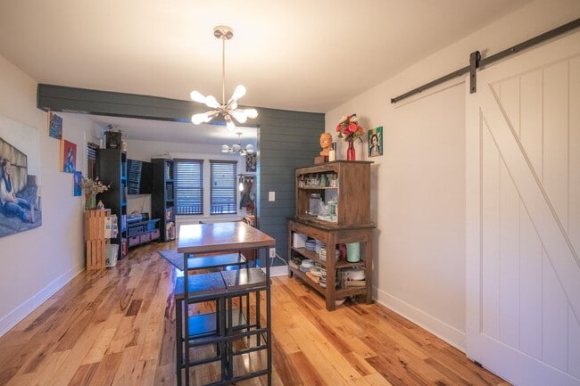 Building Photo - 2 bedroom 2 bath Madison cottage