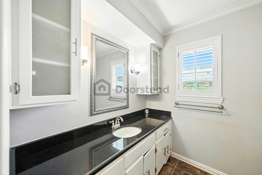 Building Photo - 6009 Sandhurst Ln