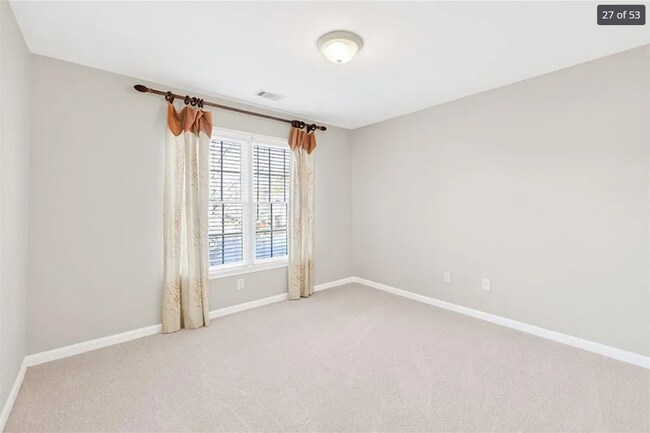 Building Photo - 5 Bed 4 Bath Multi Family House