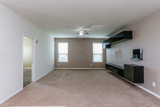 Building Photo - 914 Canyon Hill Ln