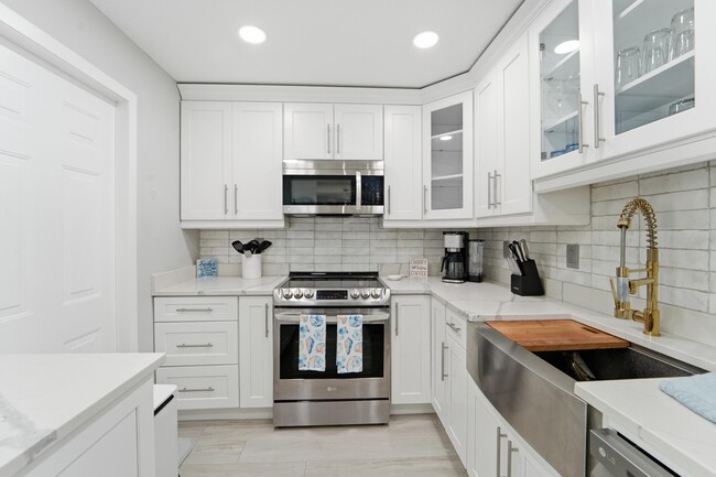 Building Photo - 1605 S US Hwy 1