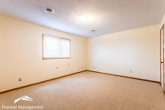 Building Photo - Beautiful 2 bedroom duplex located on the West side of Manhattan!
