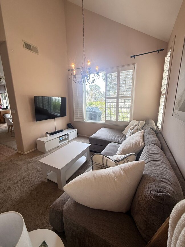 Building Photo - Perfect Encinitas location!