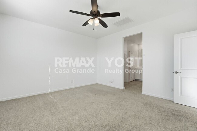 Building Photo - Move-In Ready Beauty with Granite Counters & Private Backyard!