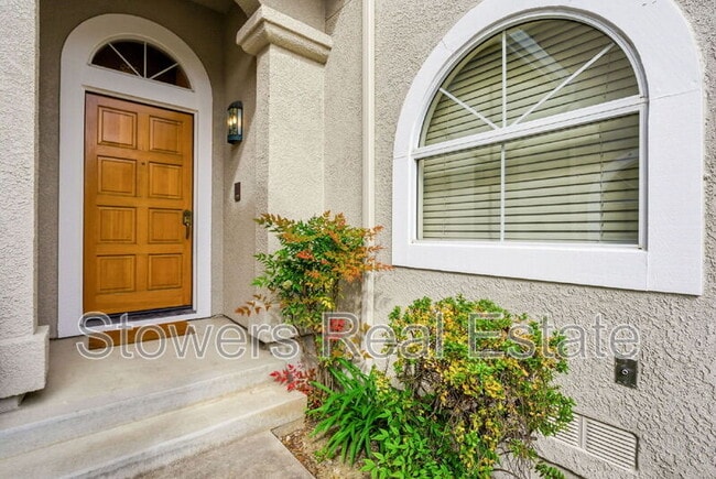 Building Photo - 350 Bellflower Dr