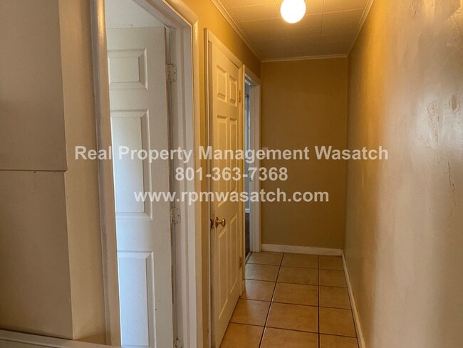 Building Photo - Come See This 4 Bedroom 1.5 bathroom single family home!!