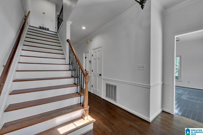 Building Photo - 25 The Falls Dr