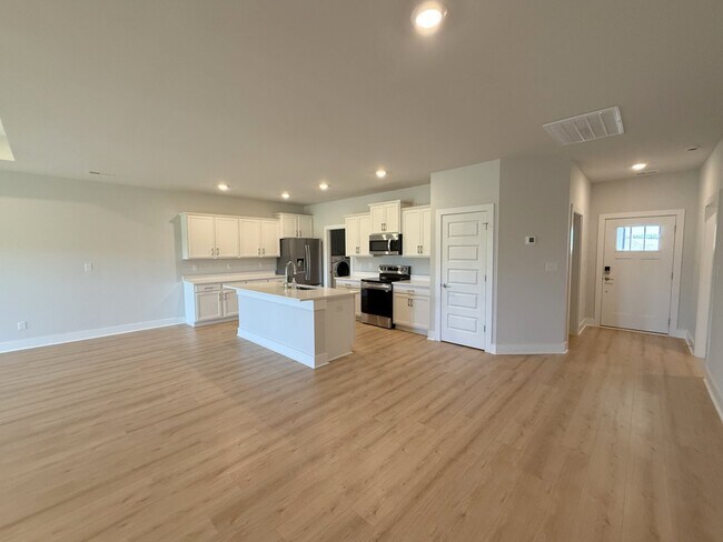Building Photo - 128 Clift Farm Dr
