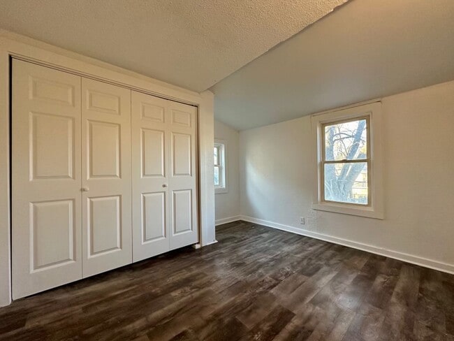 Building Photo - Beautiful 5 Bedroom, 1 Bath House for rent!!