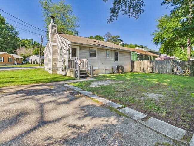 Building Photo - 835 Winnetka Ave