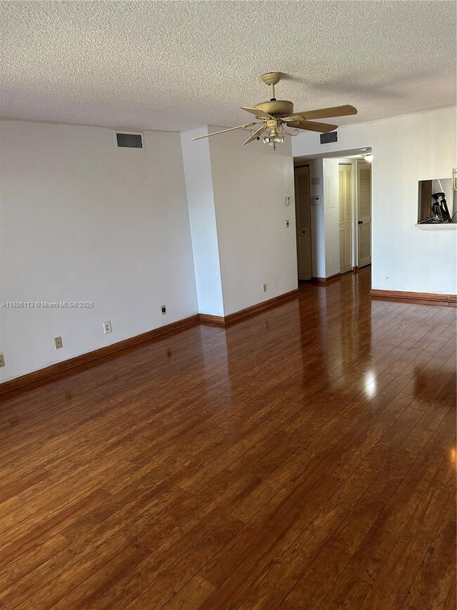 Building Photo - 6575 W Oakland Park Blvd