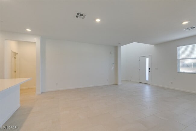 Building Photo - 302 Walsh Peak Ave