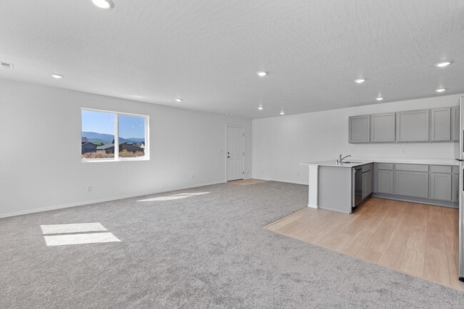 Building Photo - Lease special, save $900.00 if you sign an...