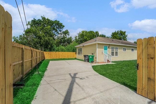 Primary Photo - 4146 Brinkley St
