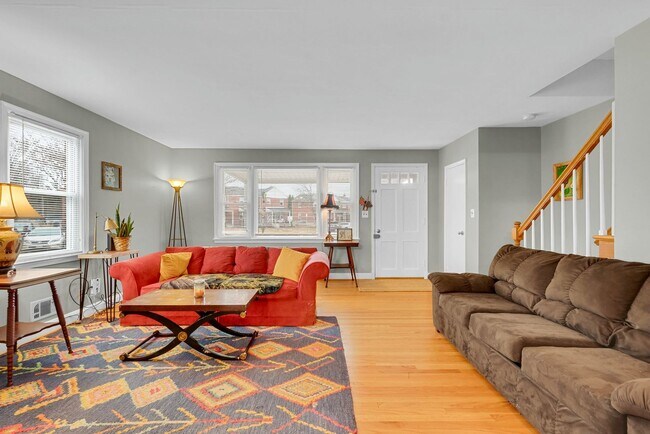 Building Photo - 3-bedroom, 1 and half bathroom end-of-group townhome in the quiet Stoneridge neighborhood in Towson