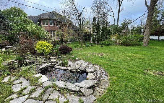 Building Photo - 2145 Lakeshire Dr