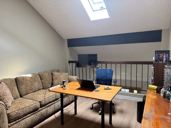 Building Photo - Beautiful 3-Bedroom + Loft Home in Desirab...