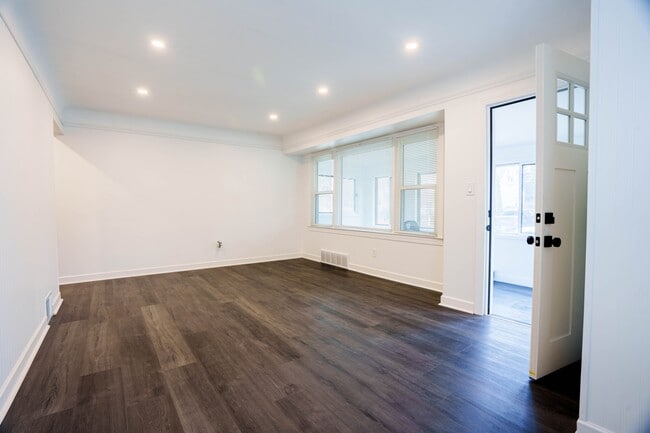 Building Photo - 361 Adams Ct