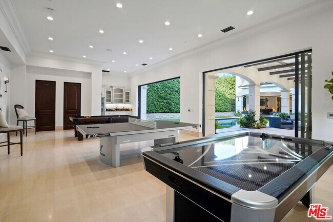 Building Photo - 20101 SW Cypress St