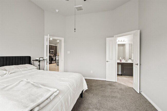 Building Photo - 12519 King Harry Dr