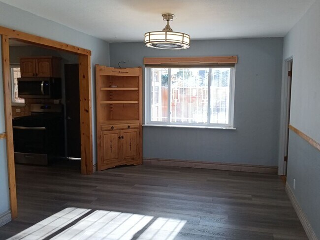 Building Photo - 3 Bedroom, 3 Bathroom Home! Schedule a Showing Soon!