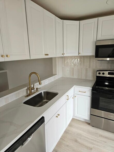 Building Photo - 44900 Bayview Dr