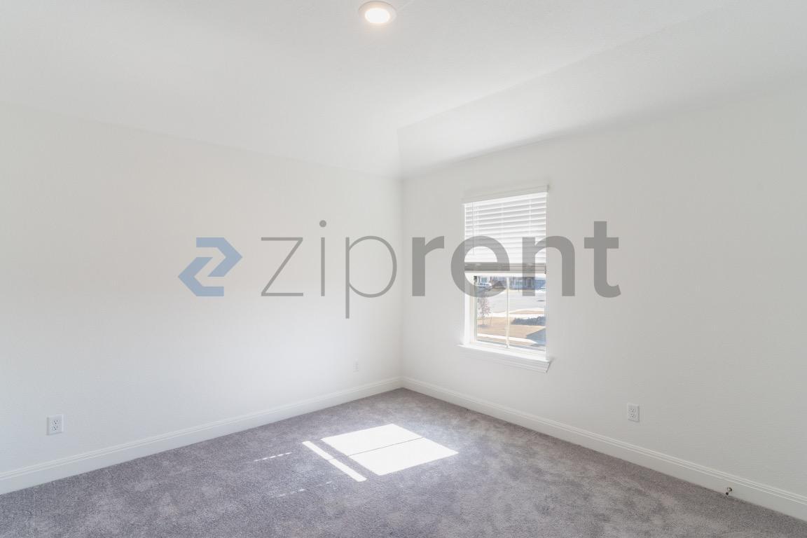 Building Photo - 113 Redonda Dr