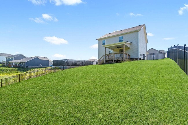 Building Photo - 3 Bedroom 2 1/2 Bath Pet Friendly Home For Rent!