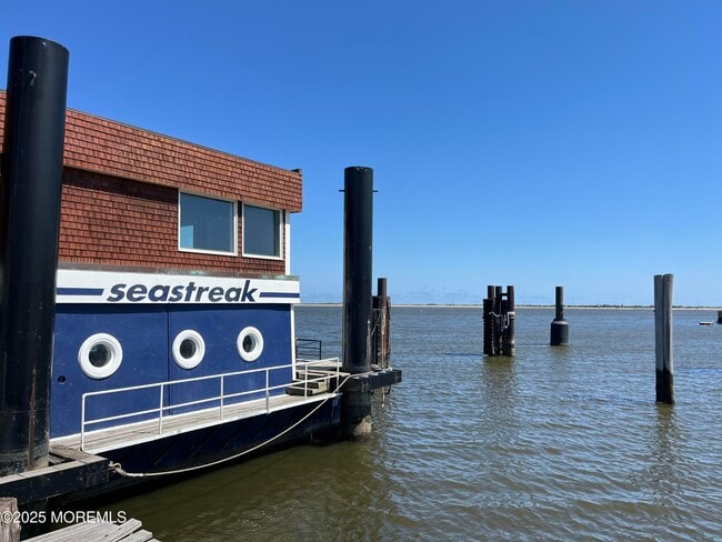 Building Photo - 203 Shore Dr