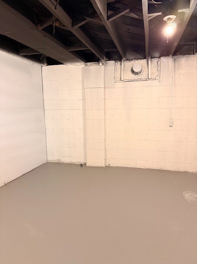 Building Photo - 20091 Barlow St