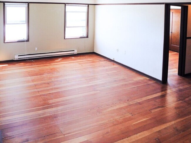 Building Photo - 6209 1/2 15th Ave NW-304