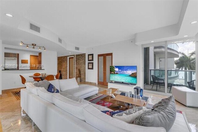 Building Photo - 1331 Brickell Bay Dr