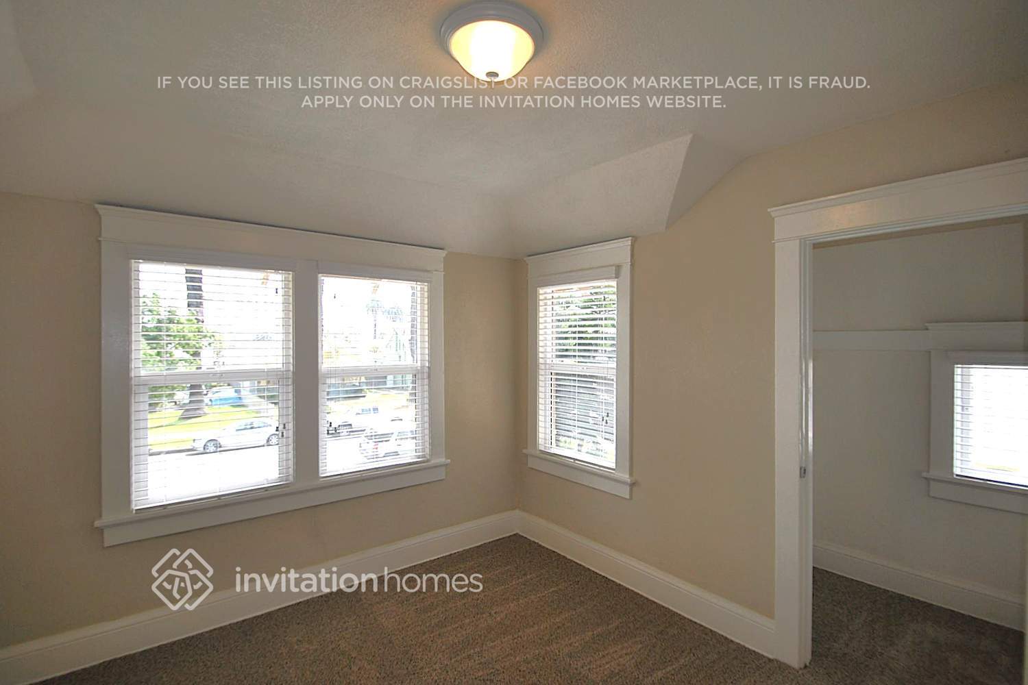 Building Photo - 1613 W 49th St