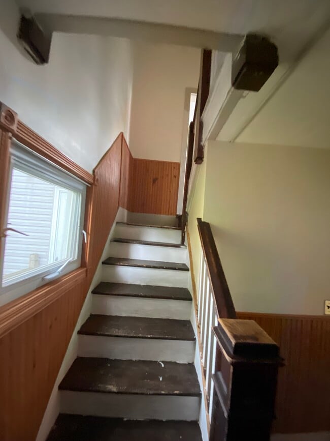 Building Photo - 48 Grove St