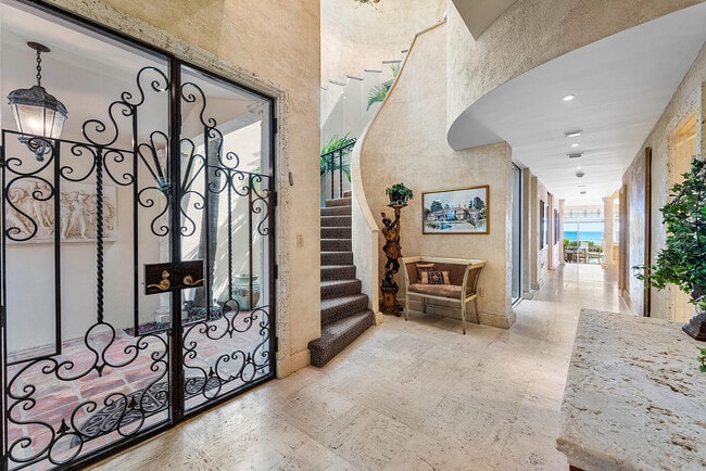 Building Photo - 13 Sloans Curve Dr