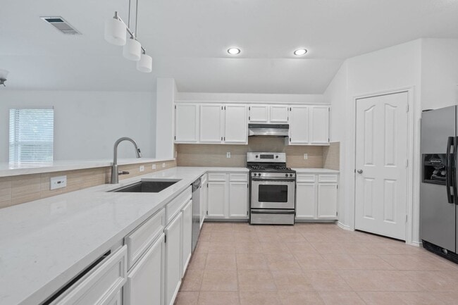 Building Photo - 909 Saba Cove