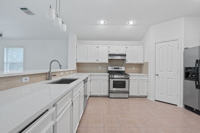Building Photo - Immaculate 3 Bedroom, 2 Bath Home on Corner Lot in Cedar Park