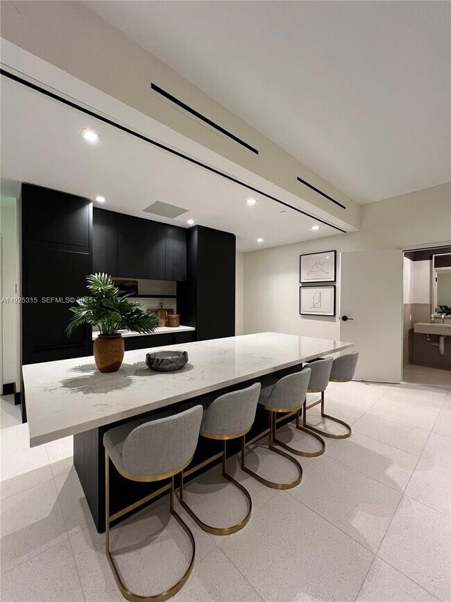 Building Photo - 225 N Miami Ave