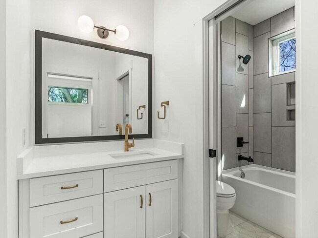 Building Photo - 1310 N Davidson St