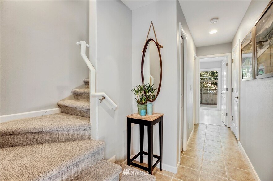 Building Photo - 3619 Phinney Ave N