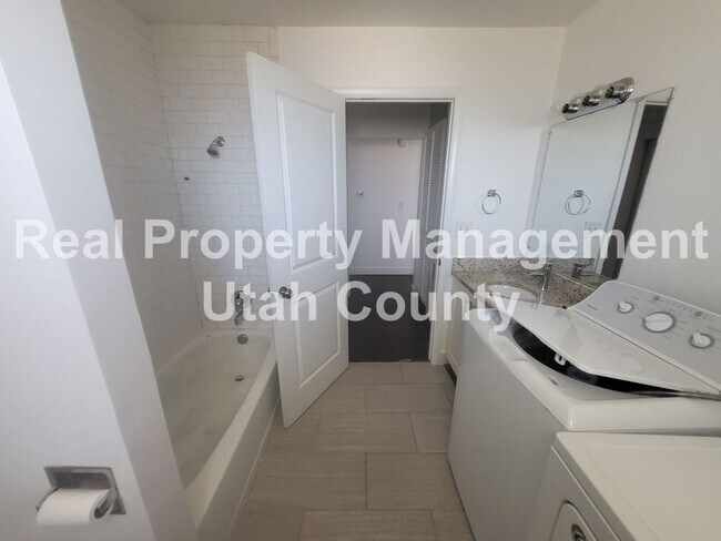 Building Photo - 1054 Ellen Cir