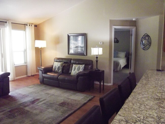 Building Photo - NIce Home